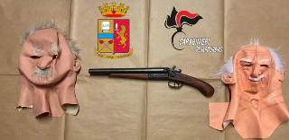 Pesaro - Assalto alla sala slot con le maschere di Einstein, condannati a 5 anni i due rapinatori